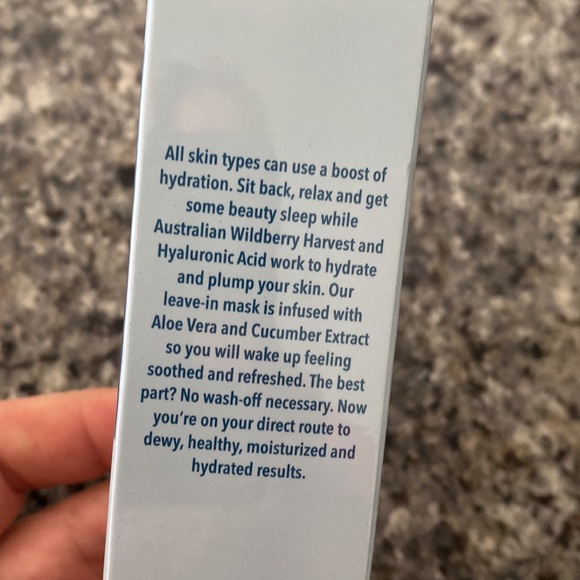 Flight mode skincare - Picture 2 of 3